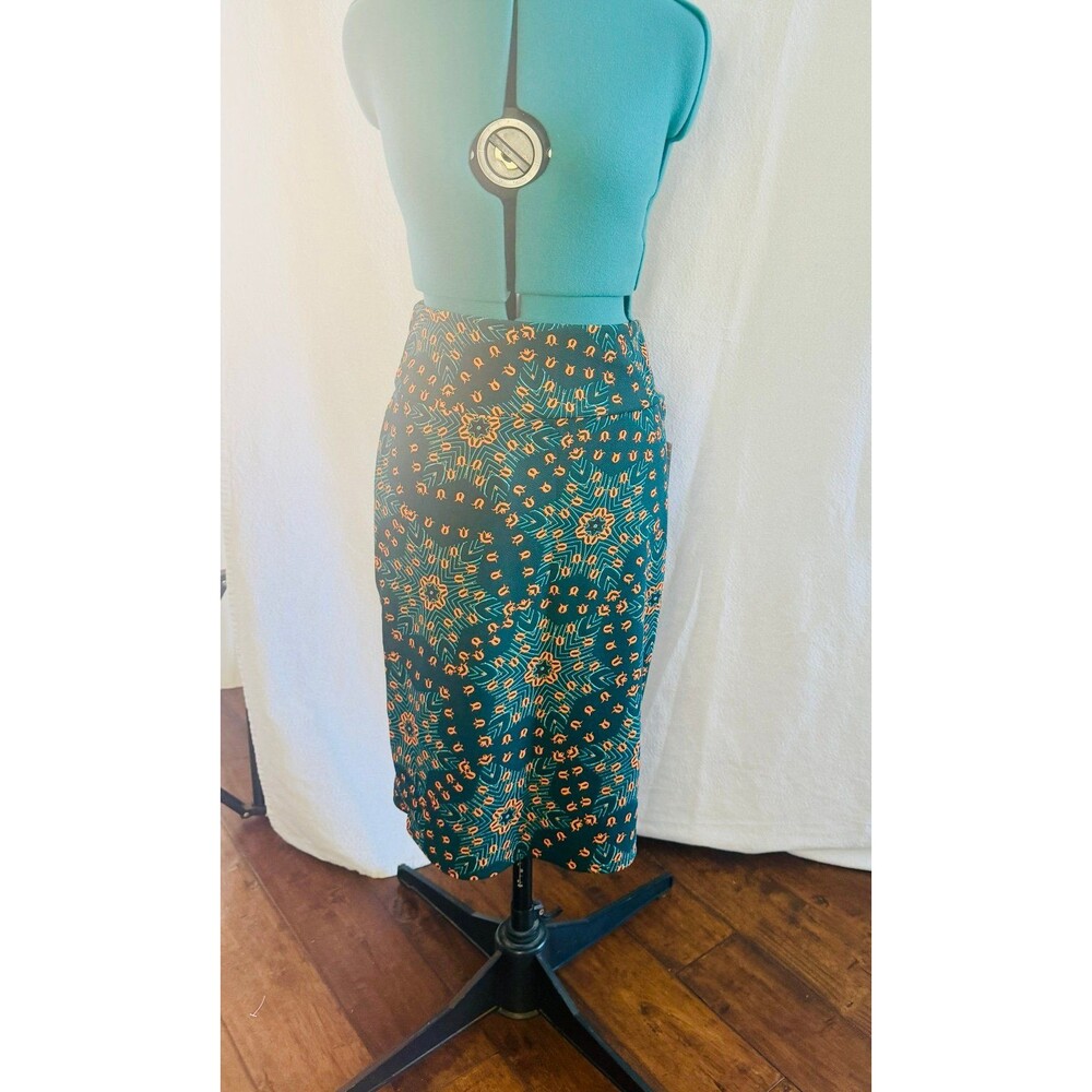 NWT LuLaRoe Cassie skirt. Size large. Brand new with tags.